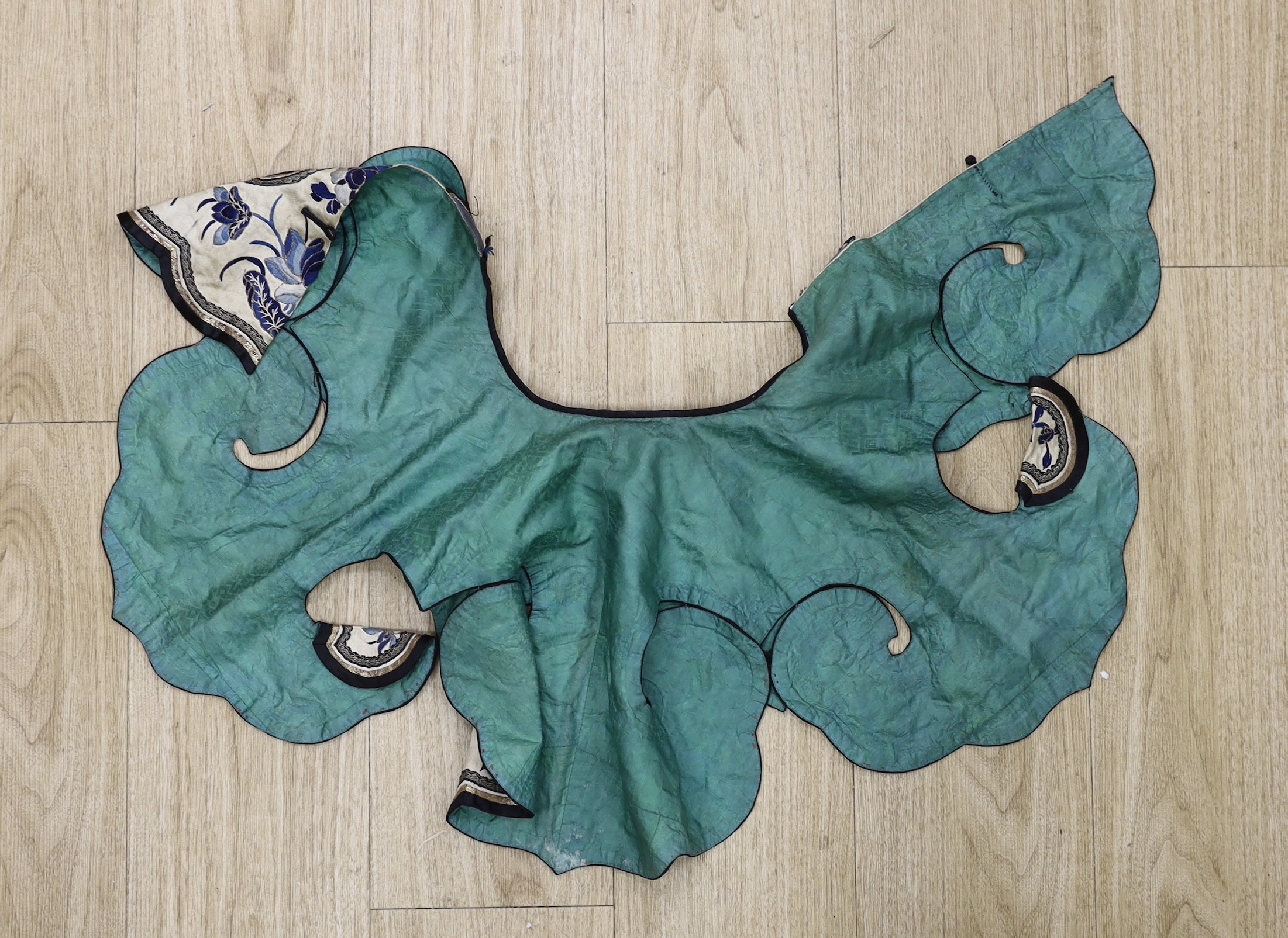 An early 20th century Chinese silk embroidered collar